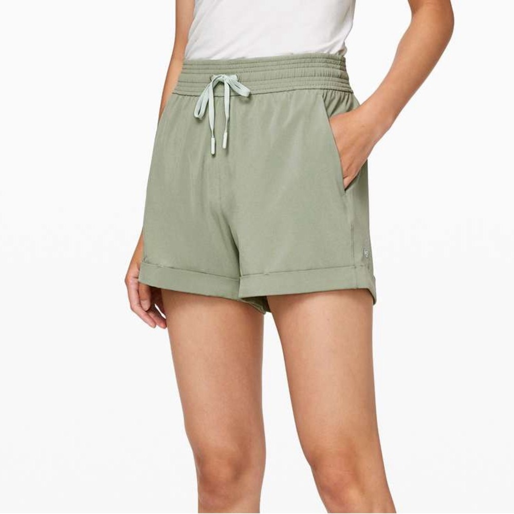 Lululemon Spring Break Away Short *4-way Stretch 3" 6